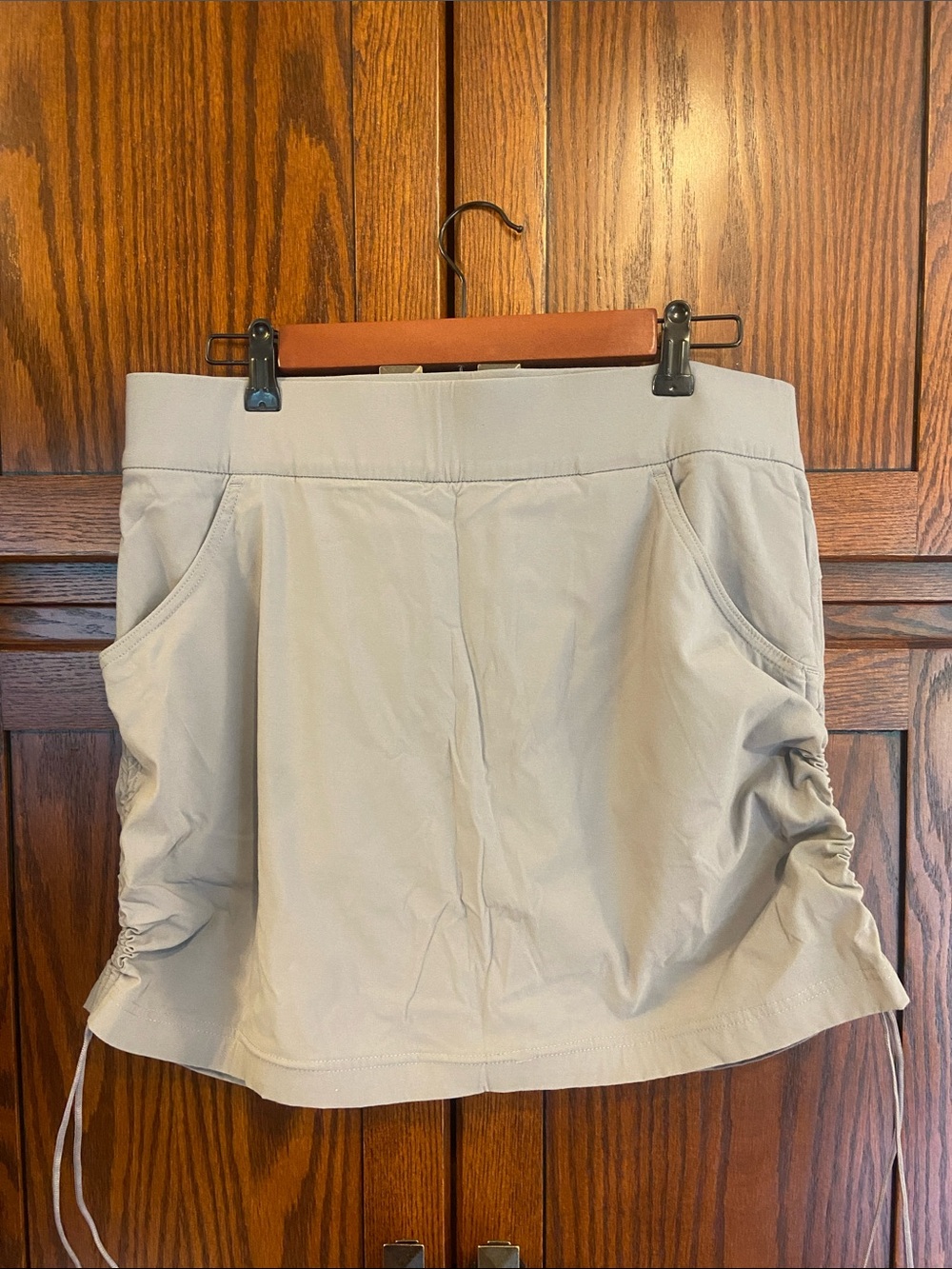 Columbia Gray Omni-Shield Advanced Repellency Drawstring side adjustable Skort L